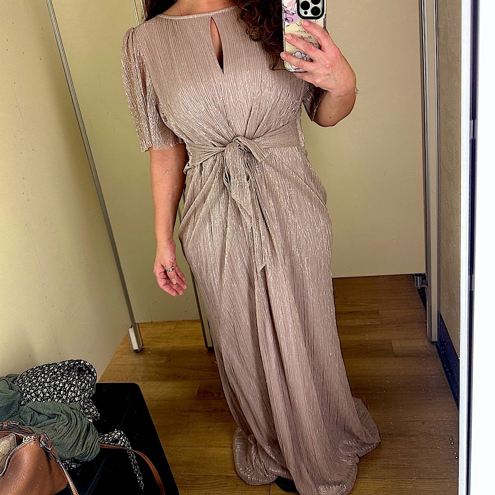 Beautiful 😍 Adrianna Papell wedding guest mauve pink dress. Size 18